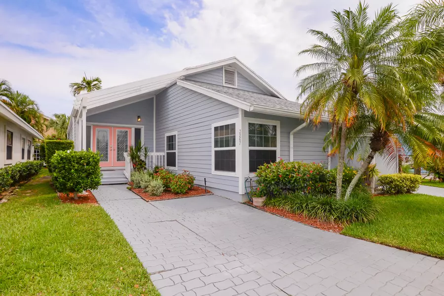3267 NE Catamaran TER, Jensen Beach, FL 34957