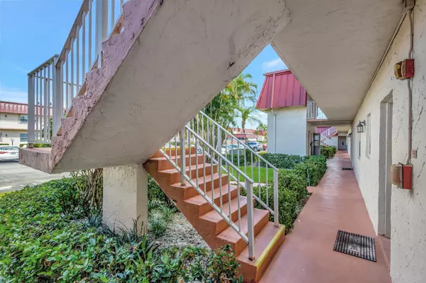 Royal Palm Beach, FL 33411,12012 S Greenway CIR 205