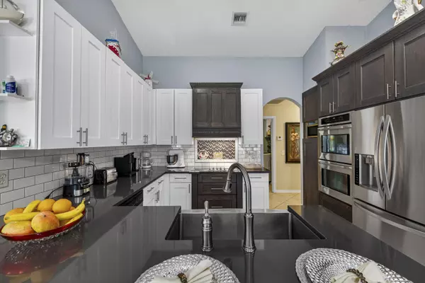Port Saint Lucie, FL 34953,412 SW David TER