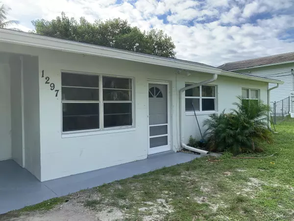 1297 NW Charlie Green DR, Stuart, FL 34994