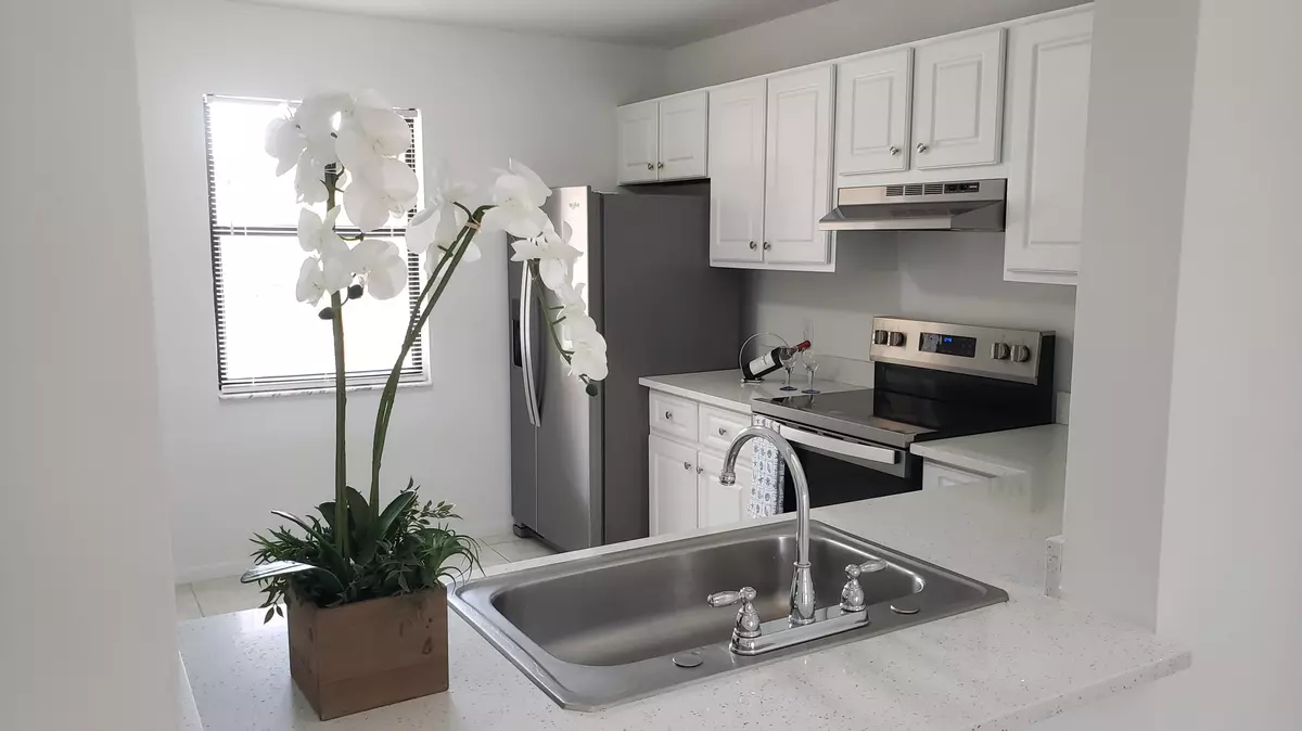 Royal Palm Beach, FL 33411,1210 E Lakeview DR