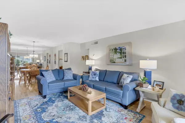 9810 Pineapple Tree DR 111, Boynton Beach, FL 33436