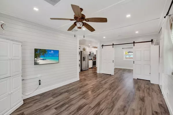 Lake Worth Beach, FL 33460,402 S B ST