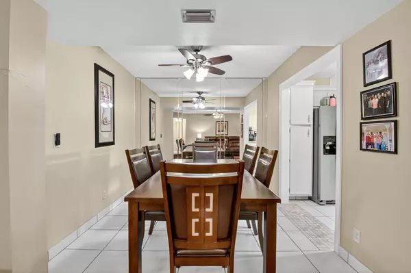 Lake Worth, FL 33467,3871 Via Poinciana 404