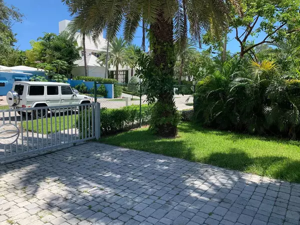 Fort Lauderdale, FL 33301,1740 SE 7th ST