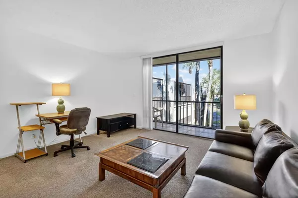 Delray Beach, FL 33484,5220 Las Verdes CIR 304