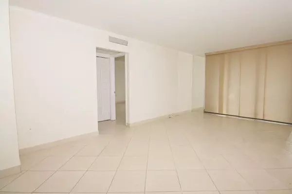 Lantana, FL 33462,301 Croton AVE 201