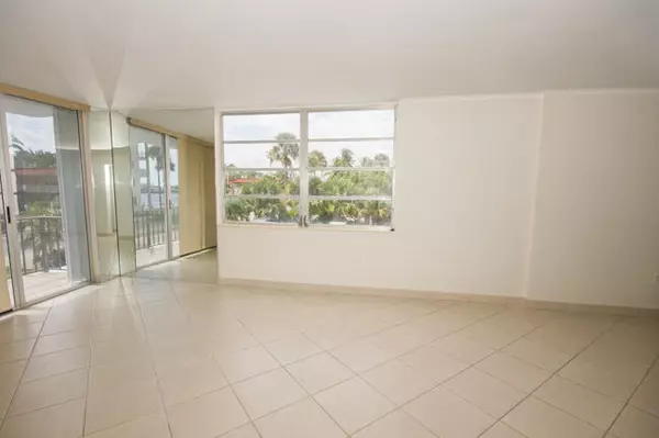 Lantana, FL 33462,301 Croton AVE 201