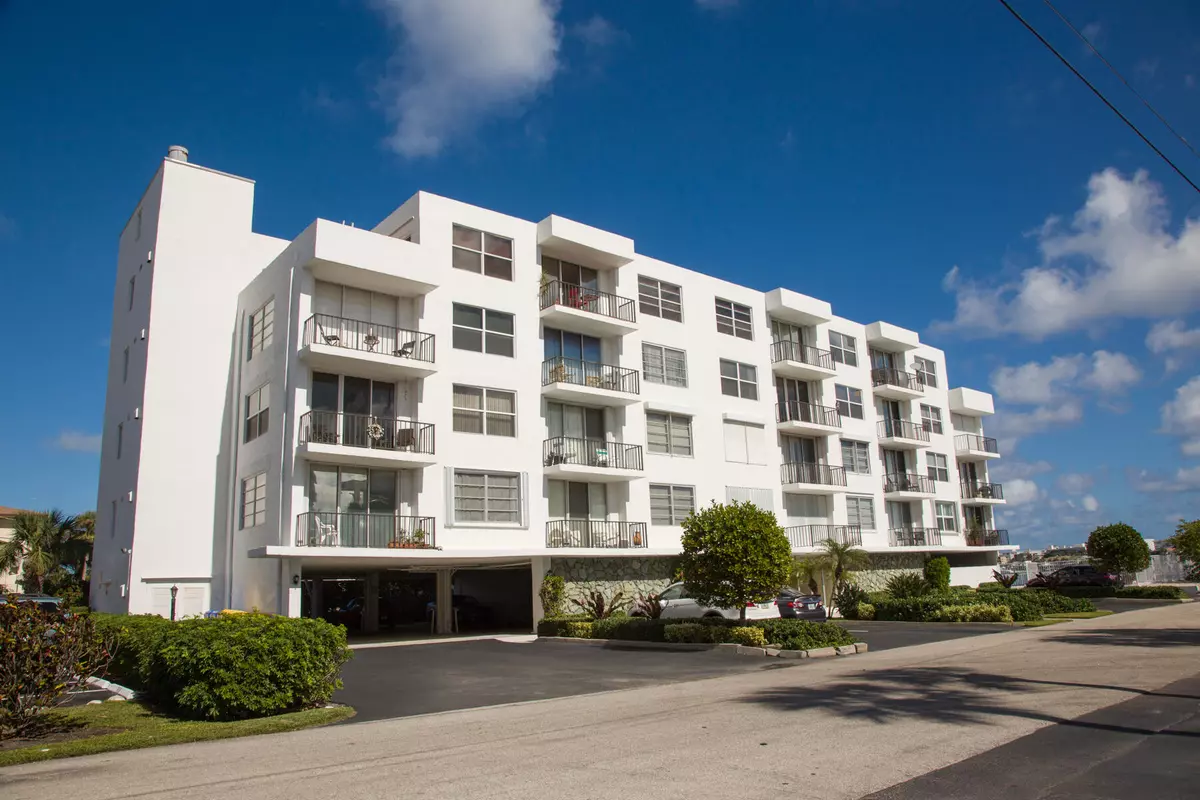 Lantana, FL 33462,301 Croton AVE 201
