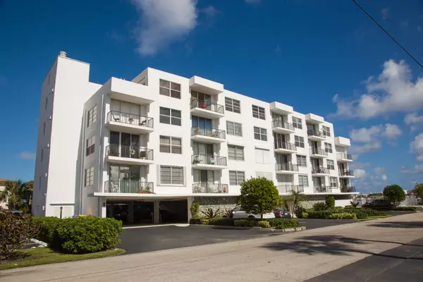 Lantana, FL 33462,301 Croton AVE 201