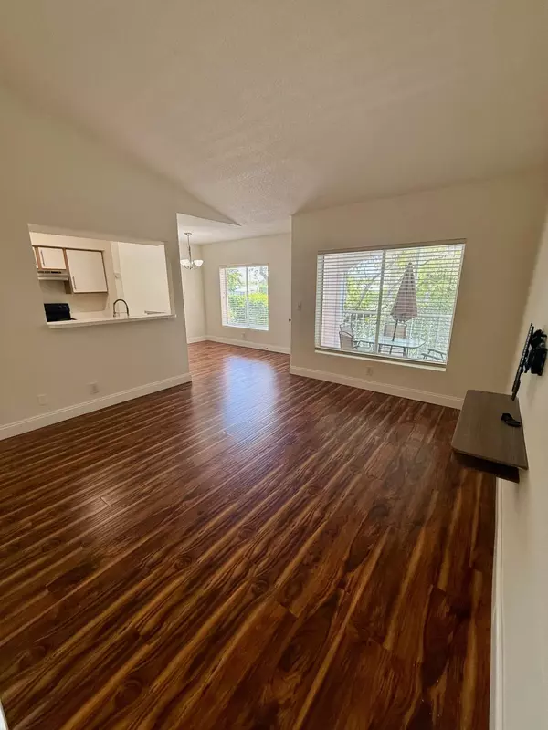 Boynton Beach, FL 33426,815 W Boynton Beach BLVD 8-204