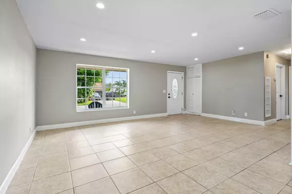 Delray Beach, FL 33444,602 Heron DR