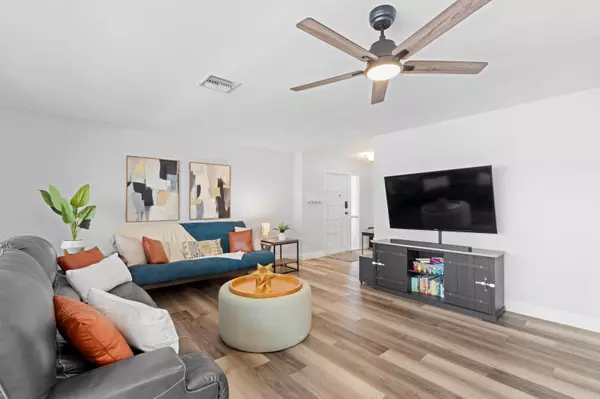 Atlantis, FL 33462,419 Pine Tree CT 21