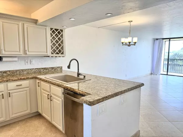 Boca Raton, FL 33432,13 Royal Palm Way 302