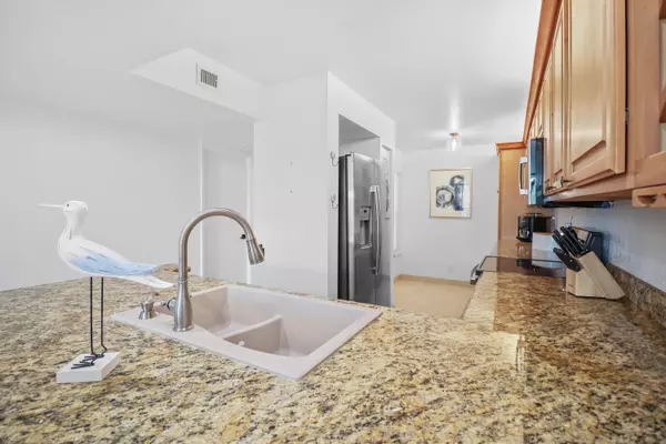 Boca Raton, FL 33432,13 Royal Palm Way 302