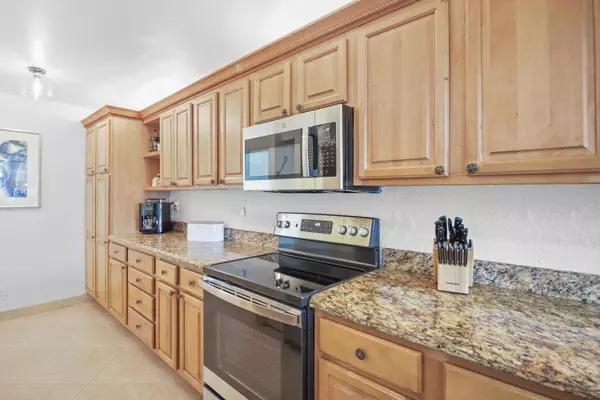 Boca Raton, FL 33432,13 Royal Palm Way 302