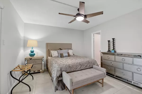 1037 Berkshire B, Deerfield Beach, FL 33442