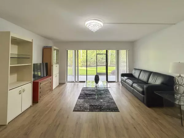 Boca Raton, FL 33428,9235 SW 8th ST 114