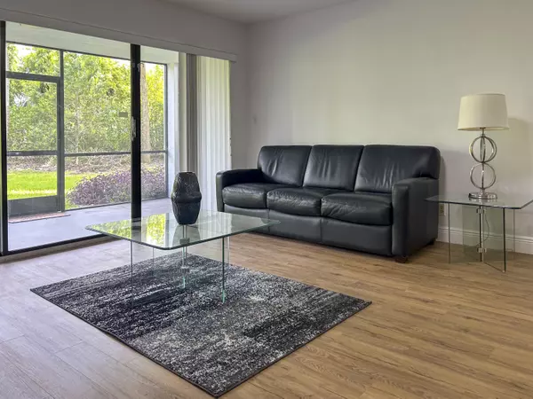 Boca Raton, FL 33428,9235 SW 8th ST 114