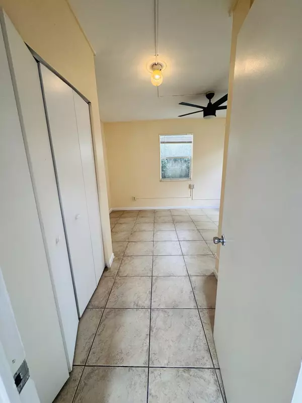 West Palm Beach, FL 33405,830 Valley Forge RD Casita