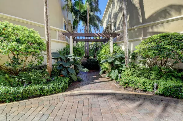 Boca Raton, FL 33432,921 Osceola DR 4