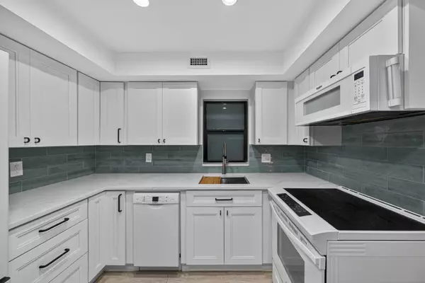 Boca Raton, FL 33487,149 NW 70th ST 204 A