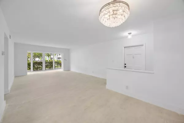 Delray Beach, FL 33483,315 Venetian DR 4