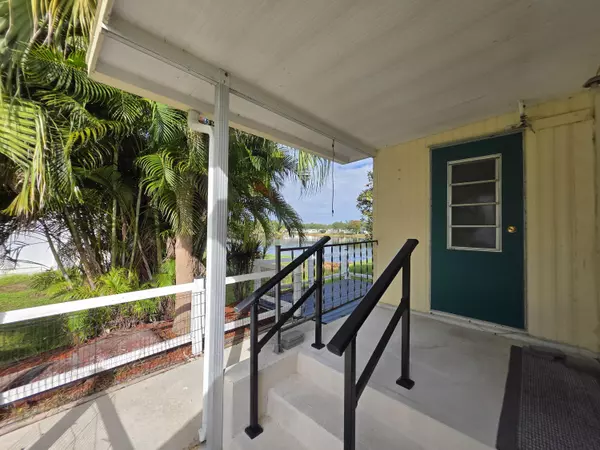 Port Saint Lucie, FL 34952,173 Camino Del Rio