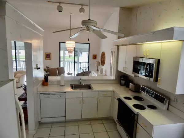 Boynton Beach, FL 33437,10279 N Circle Lake DR 202