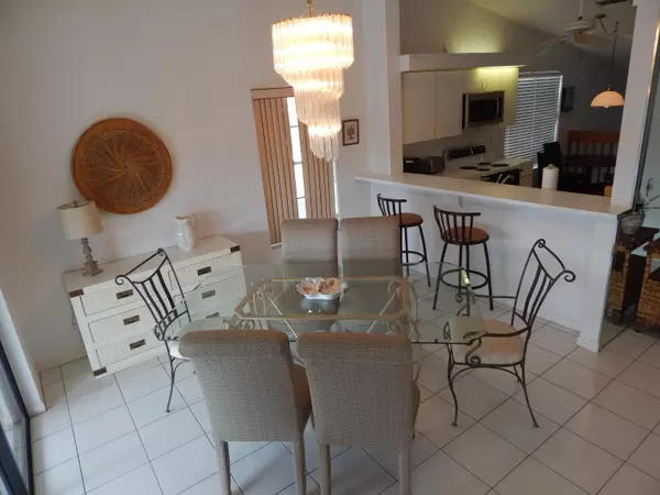 Boynton Beach, FL 33437,10279 N Circle Lake DR 202