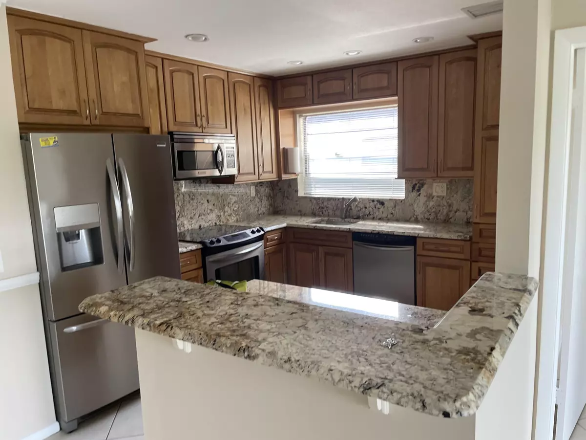 Delray Beach, FL 33484,88 Capri B