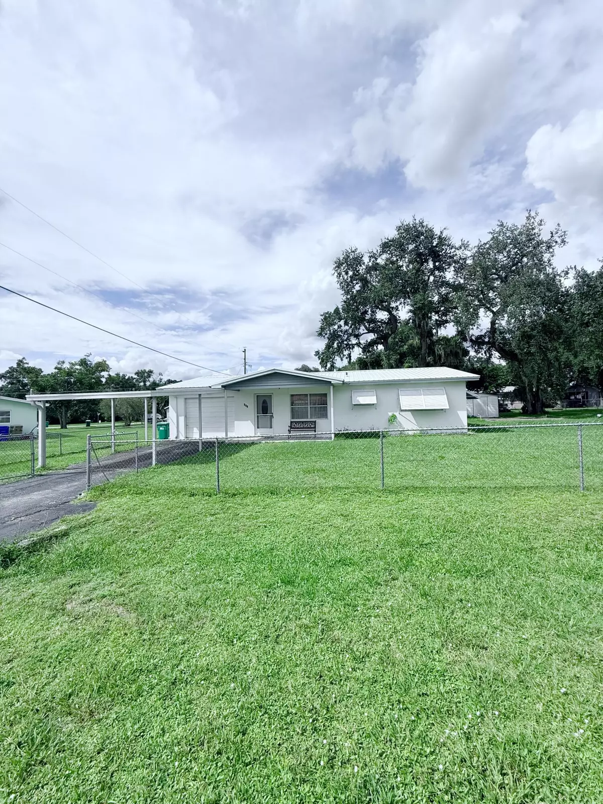 Okeechobee, FL 34974,803 SE 13th ST