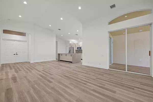 Lake Worth, FL 33467,9947 Torino DR