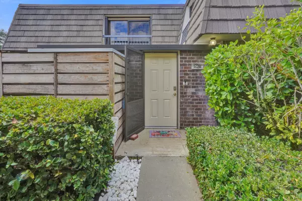 Palm Beach Gardens, FL 33418,526 5th TER