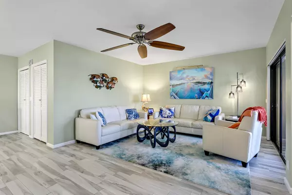 Jupiter, FL 33477,16997 Waterbend DR 138