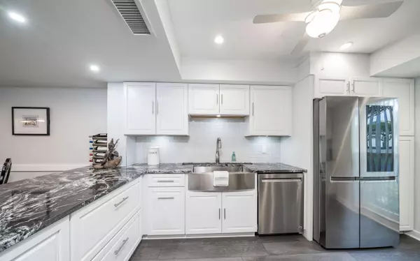 1814 Presidential WAY 103, West Palm Beach, FL 33401