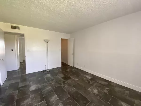 Boca Raton, FL 33428,9355 SW 8th ST 305