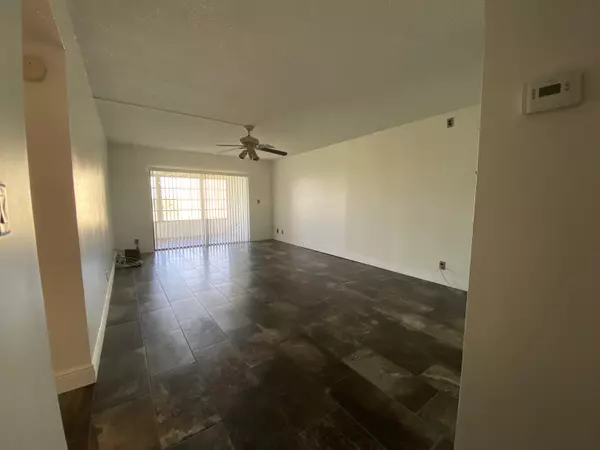 Boca Raton, FL 33428,9355 SW 8th ST 305