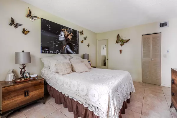 West Palm Beach, FL 33411,150 Lake Meryl DR 143