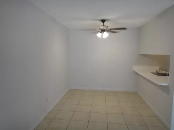 Greenacres, FL 33463,6021 N 10th AVE 209