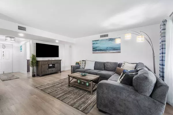 Boynton Beach, FL 33437,10851 Palm Lake AVE 102