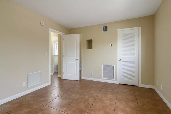 Pompano Beach, FL 33064,3350 NE 16th ST 4