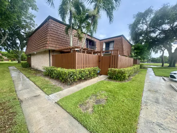 Greenacres, FL 33463,105 1st LN