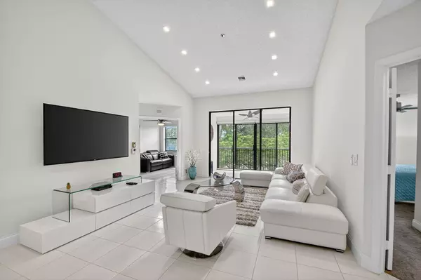 Boynton Beach, FL 33437,5157 Floria WAY R