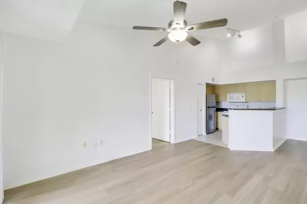 West Palm Beach, FL 33409,4151 San Marino BLVD 304