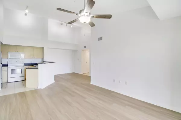 West Palm Beach, FL 33409,4151 San Marino BLVD 304