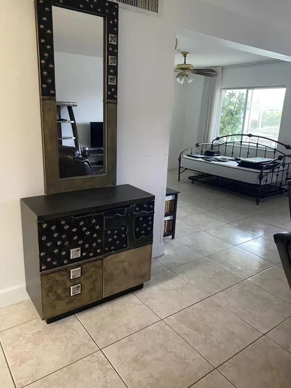 Lake Worth, FL 33461,2856 S S Garden DR 201