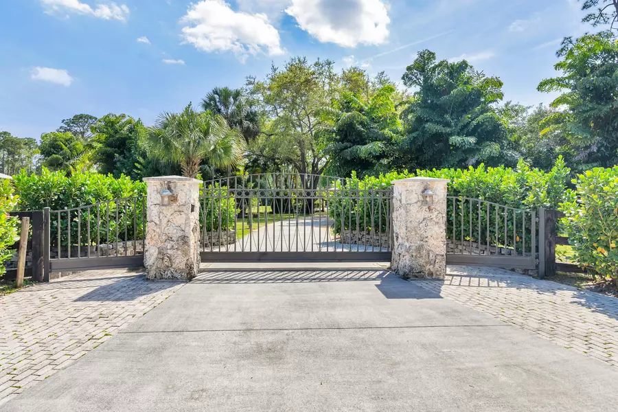 14204 Broken Wing LN, Palm Beach Gardens, FL 33418