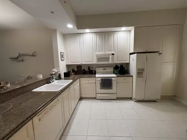 Fort Pierce, FL 34949,38 E Harbour Isle DR Ph01