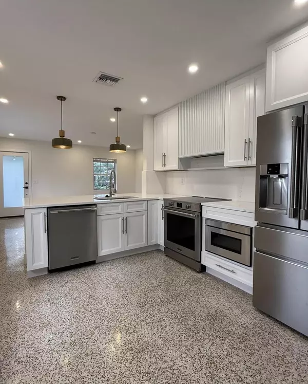Lake Worth, FL 33460,335 Cornell DR